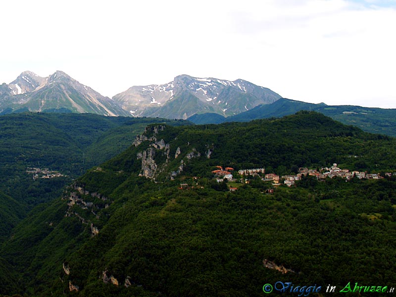 02-P7022104+.jpg - 02-P7022104+.jpg - Panorama del borgo montano.